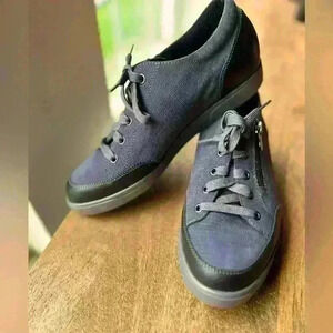 Munro gabby zip up leather/suede casual preppy sneaker sz w 9 EUC.